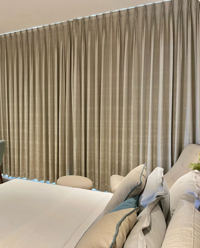 bedroom-with-pleated-curtains