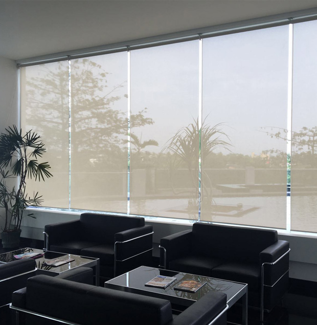 roller-blinds-by-the-pool